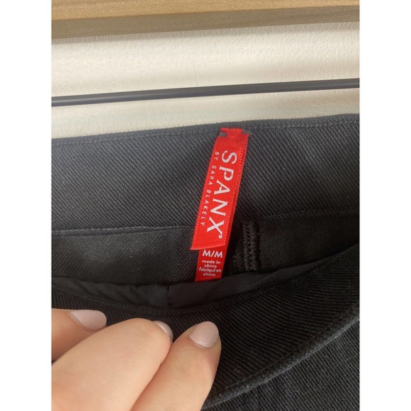 SPANX Ankle Skinny Jeans in Clean Black Size Medium Cotton Polyester Stretch - Picture 3 of 6